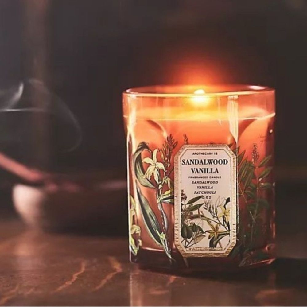 ANTHROPOLOGIE Handpoured Sandalwood & Vanilla Apothecary 18 Glass Candle